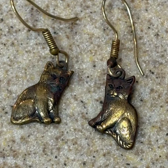 Vintage Bronze Kitty Cat Earrings - Picture 2 of 4